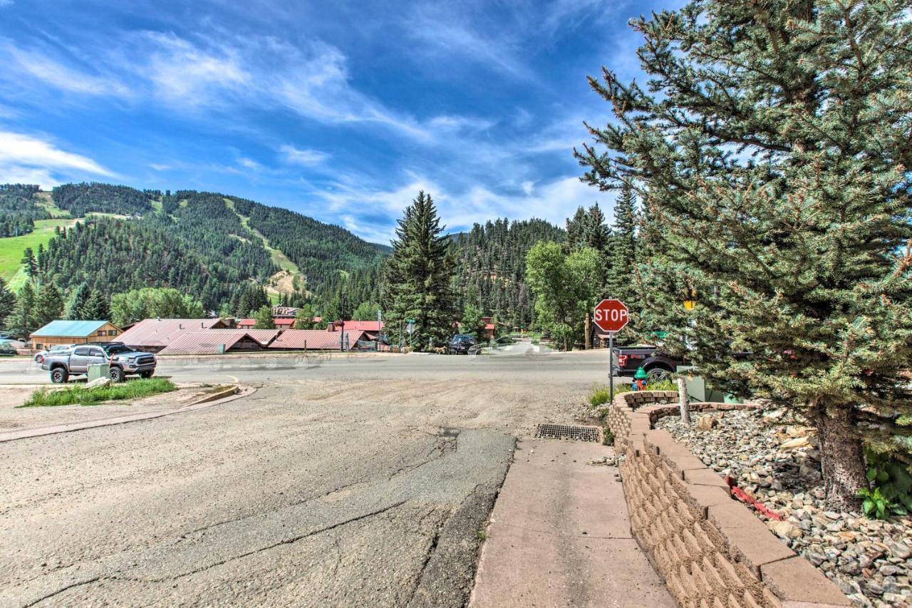 Main St Red River Ski Condo With Mountain View! Kültér fotó